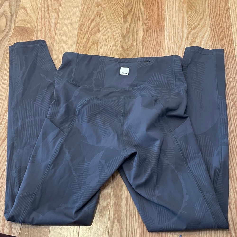Vuori Stride Leggings in Charcoal Mache